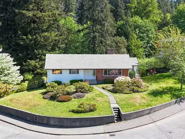 House for sale in Clayoquot, British Columbia