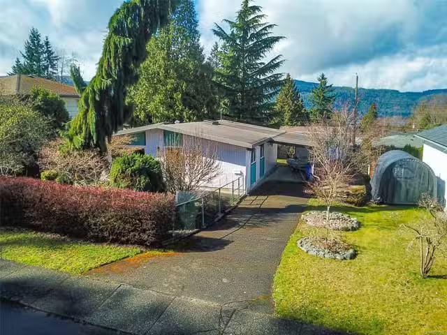 House for sale in Clayoquot, British Columbia