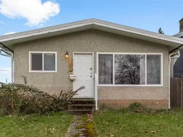 House for sale in Clayoquot, British Columbia
