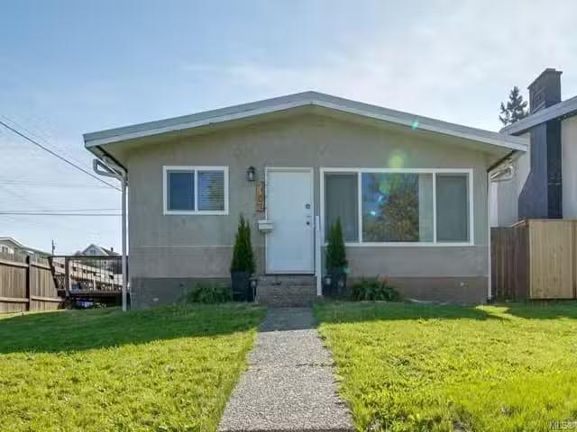 House for sale in Clayoquot, British Columbia
