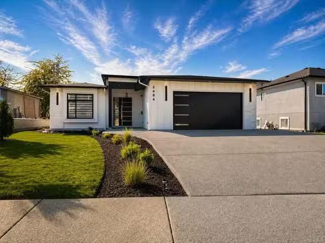 House for sale in Clayoquot, British Columbia