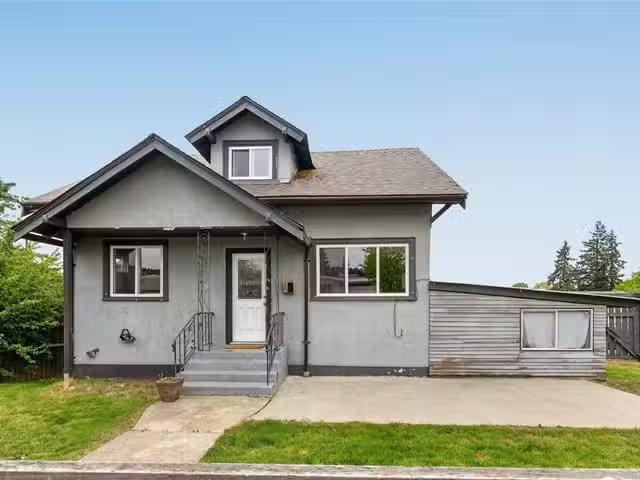 House for sale in Clayoquot, British Columbia