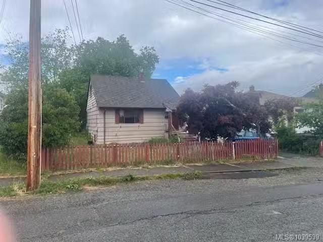 House for sale in Clayoquot, British Columbia