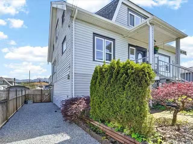 House for sale in Clayoquot, British Columbia