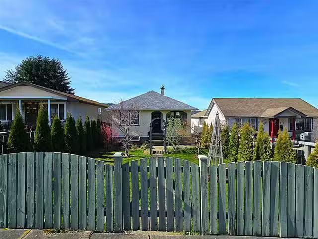 House for sale in Clayoquot, British Columbia