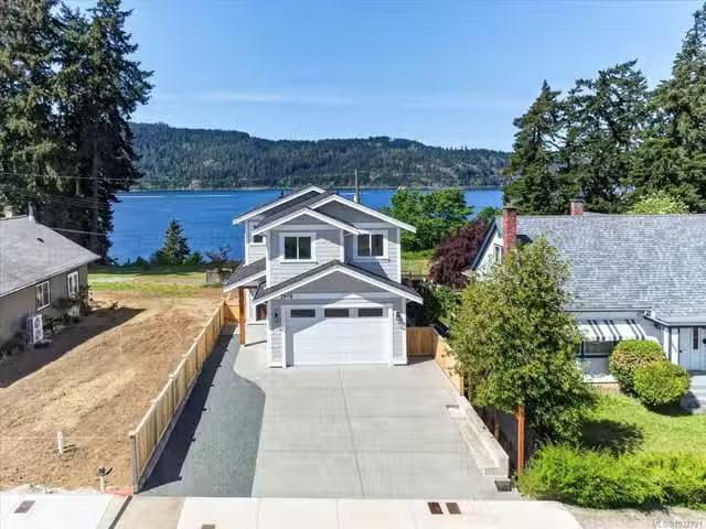 House for sale in Clayoquot, British Columbia