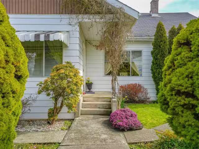 House for sale in Clayoquot, British Columbia