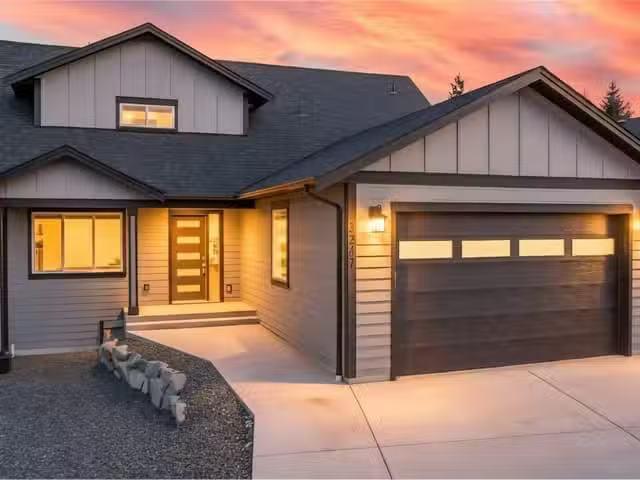 House for sale in Clayoquot, British Columbia