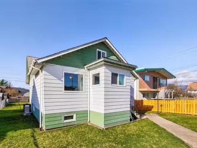 House for sale in Clayoquot, British Columbia