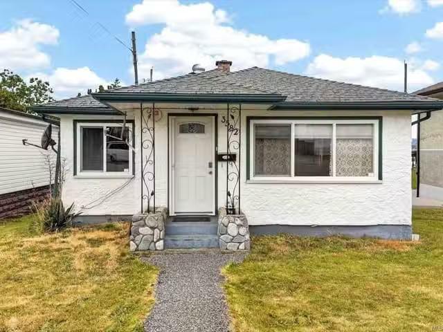 House for sale in Clayoquot, British Columbia