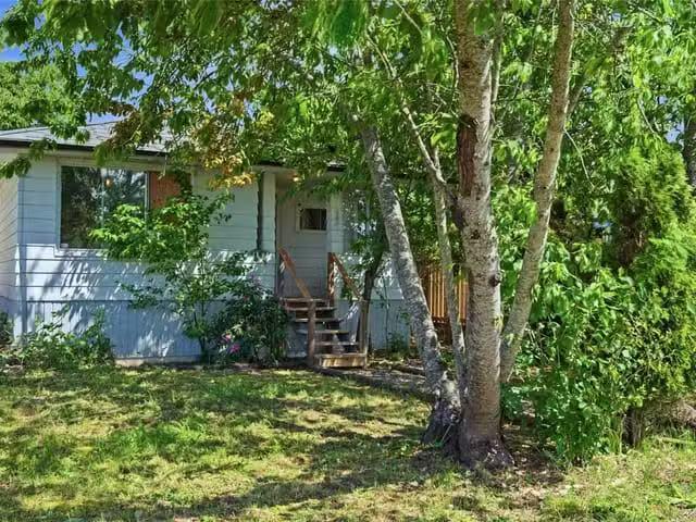 House for sale in Clayoquot, British Columbia