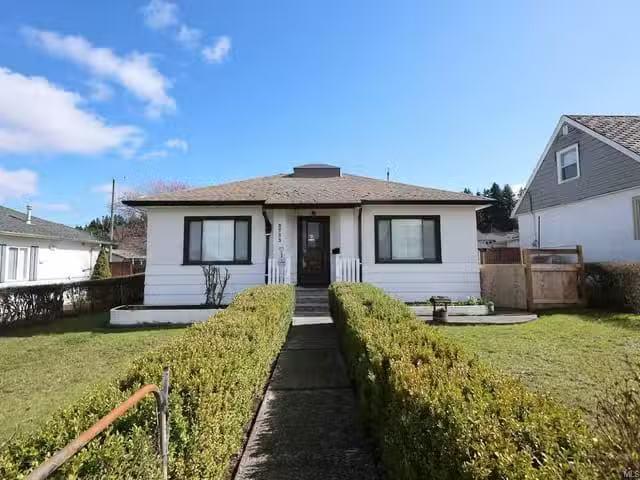 House for sale in Clayoquot, British Columbia