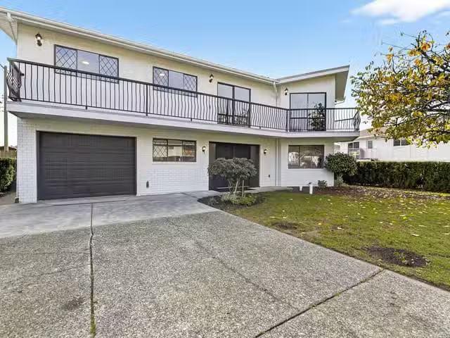 House for sale in Clayoquot, British Columbia