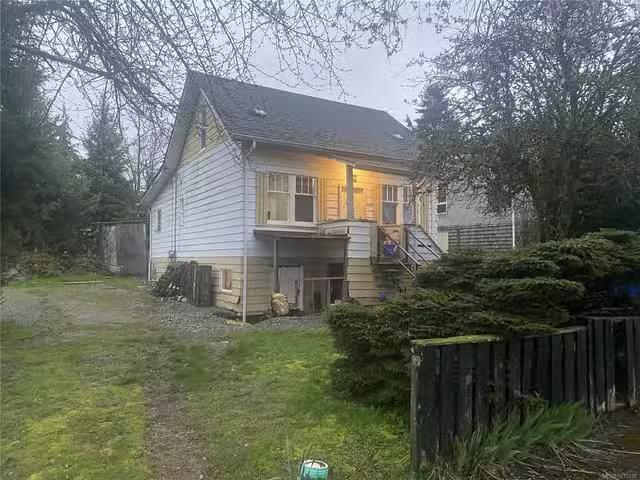 House for sale in Clayoquot, British Columbia