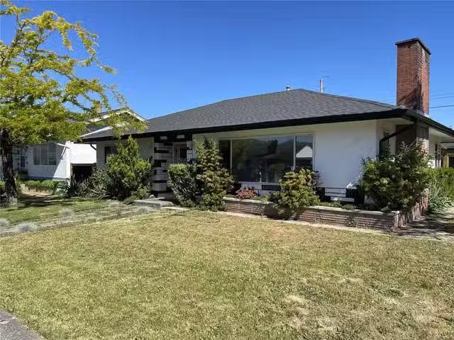House for sale in Clayoquot, British Columbia