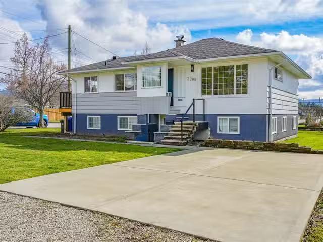 House for sale in Clayoquot, British Columbia