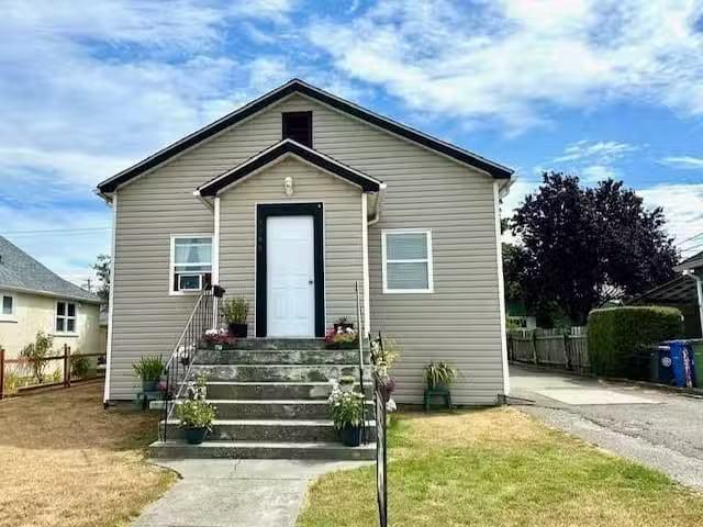House for sale in Clayoquot, British Columbia