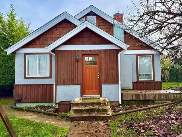 House for sale in Clayoquot, British Columbia