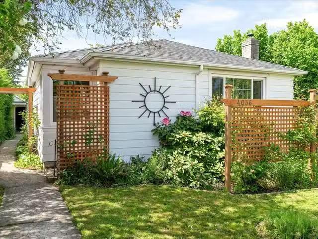 House for sale in Clayoquot, British Columbia