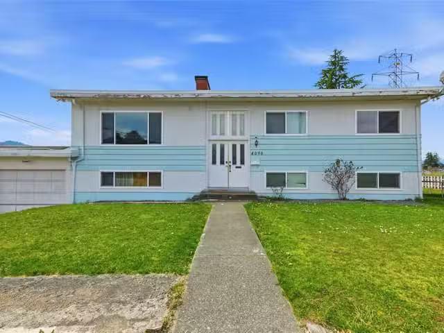 House for sale in Clayoquot, British Columbia