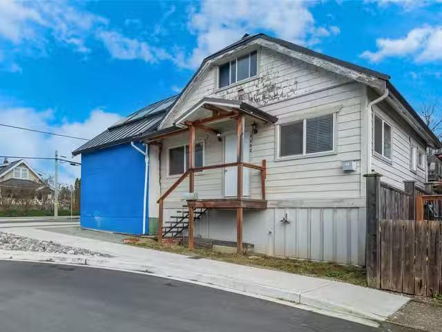 House for sale in Clayoquot, British Columbia