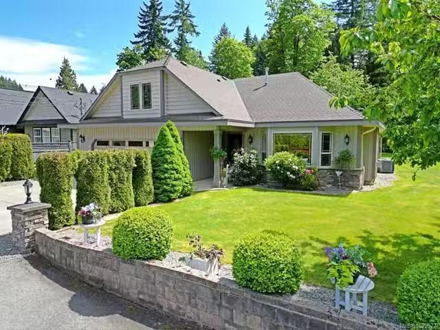 House for sale in Clayoquot, British Columbia