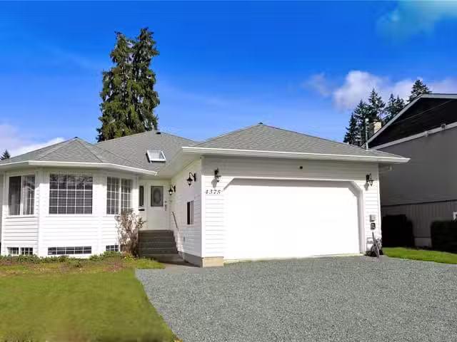 House for sale in Clayoquot, British Columbia