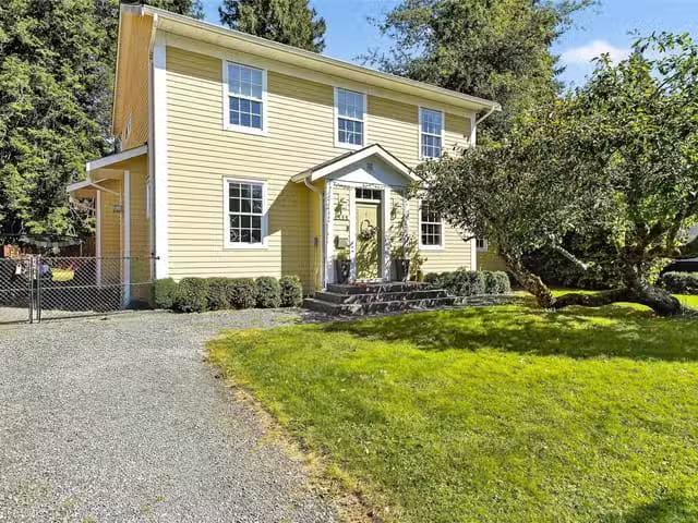 House for sale in Clayoquot, British Columbia