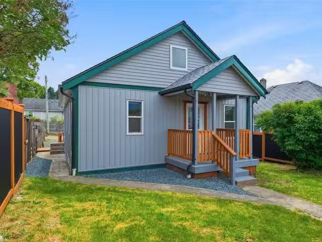 House for sale in Clayoquot, British Columbia