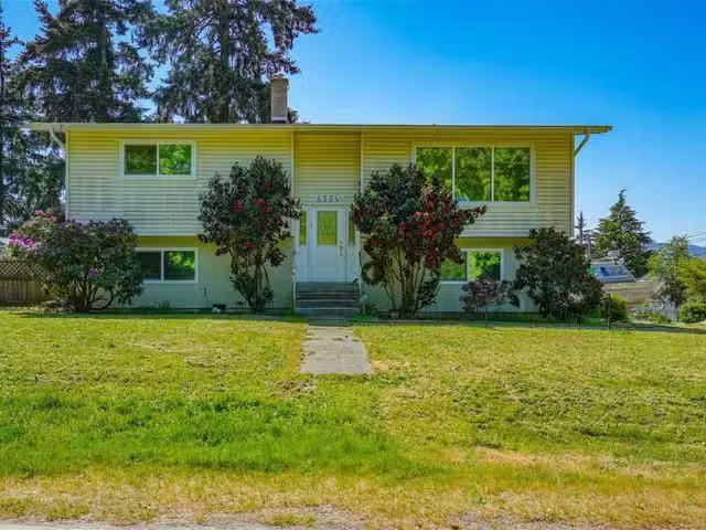 House for sale in Clayoquot, British Columbia