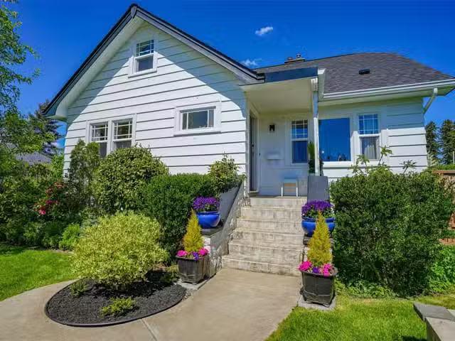House for sale in Clayoquot, British Columbia