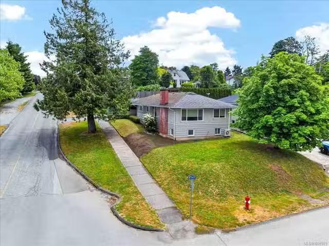 House for sale in Clayoquot, British Columbia