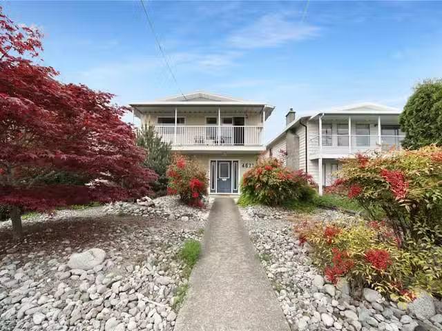 House for sale in Clayoquot, British Columbia