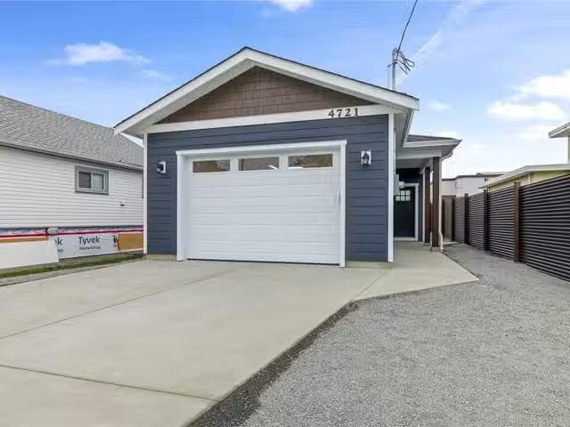 House for sale in Clayoquot, British Columbia