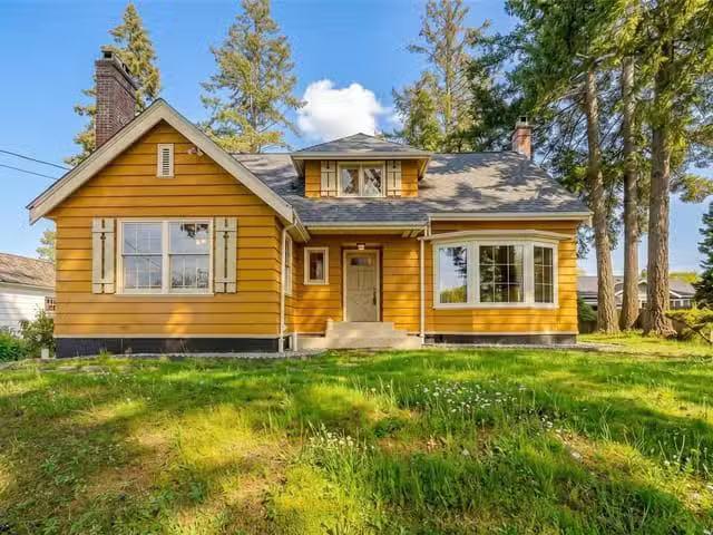 House for sale in Clayoquot, British Columbia