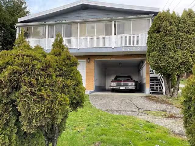 House for sale in Clayoquot, British Columbia