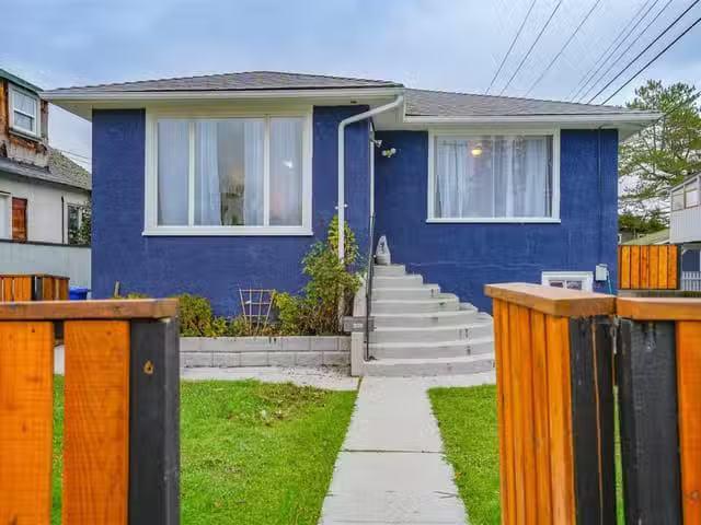 House for sale in Clayoquot, British Columbia