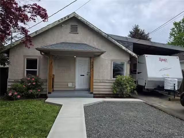 House for sale in Clayoquot, British Columbia