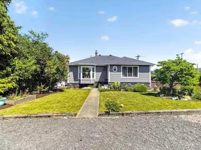 House for sale in Clayoquot, British Columbia