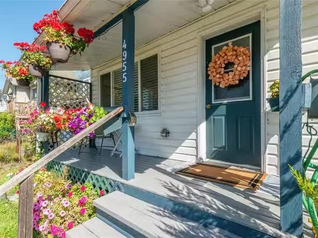 House for sale in Clayoquot, British Columbia