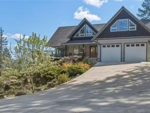 House for sale in Clayoquot, British Columbia