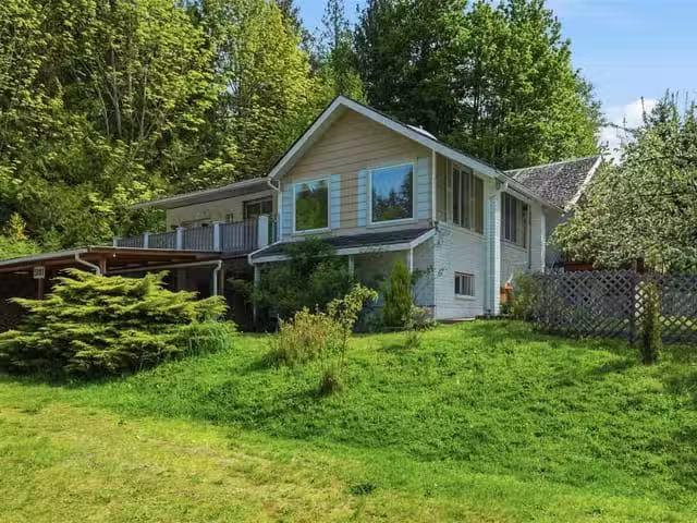 House for sale in Clayoquot, British Columbia
