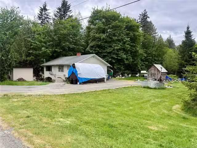 House for sale in Clayoquot, British Columbia