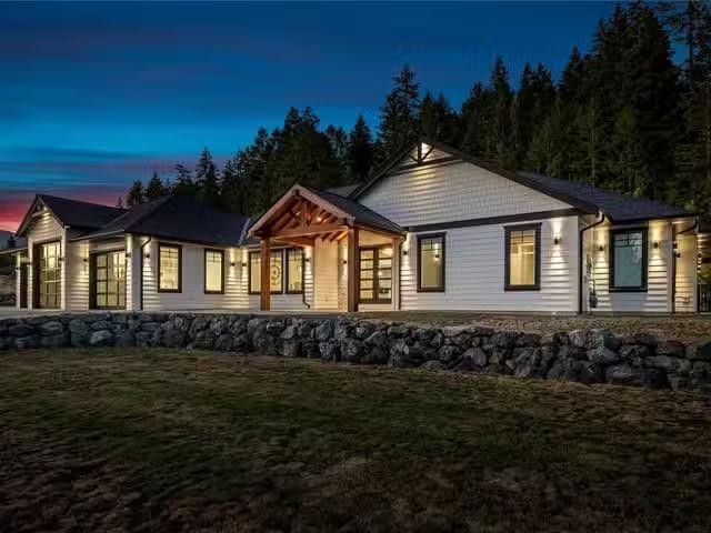 House for sale in Clayoquot, British Columbia