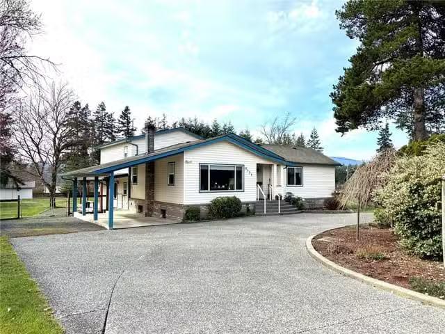 House for sale in Clayoquot, British Columbia