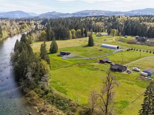 House for sale in Clayoquot, British Columbia