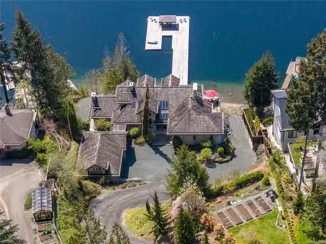 House for sale in Clayoquot, British Columbia