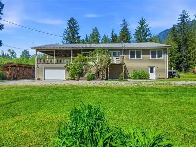 House for sale in Clayoquot, British Columbia