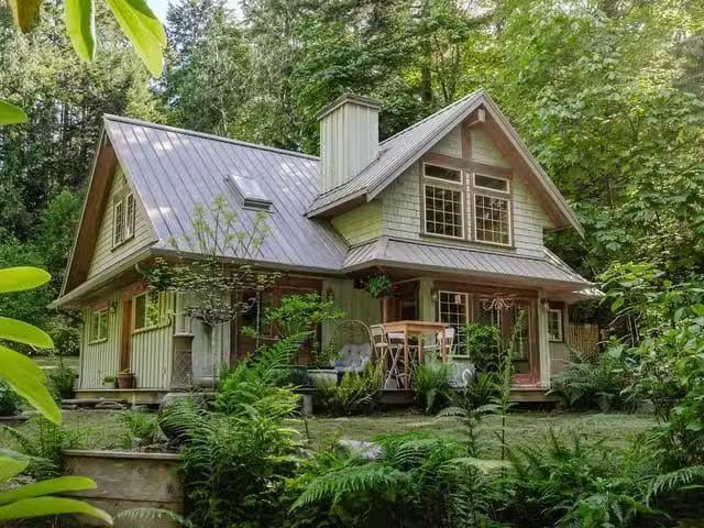 House for sale in Roberts Creek, British Columbia
