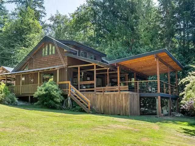 House for sale in Roberts Creek, British Columbia